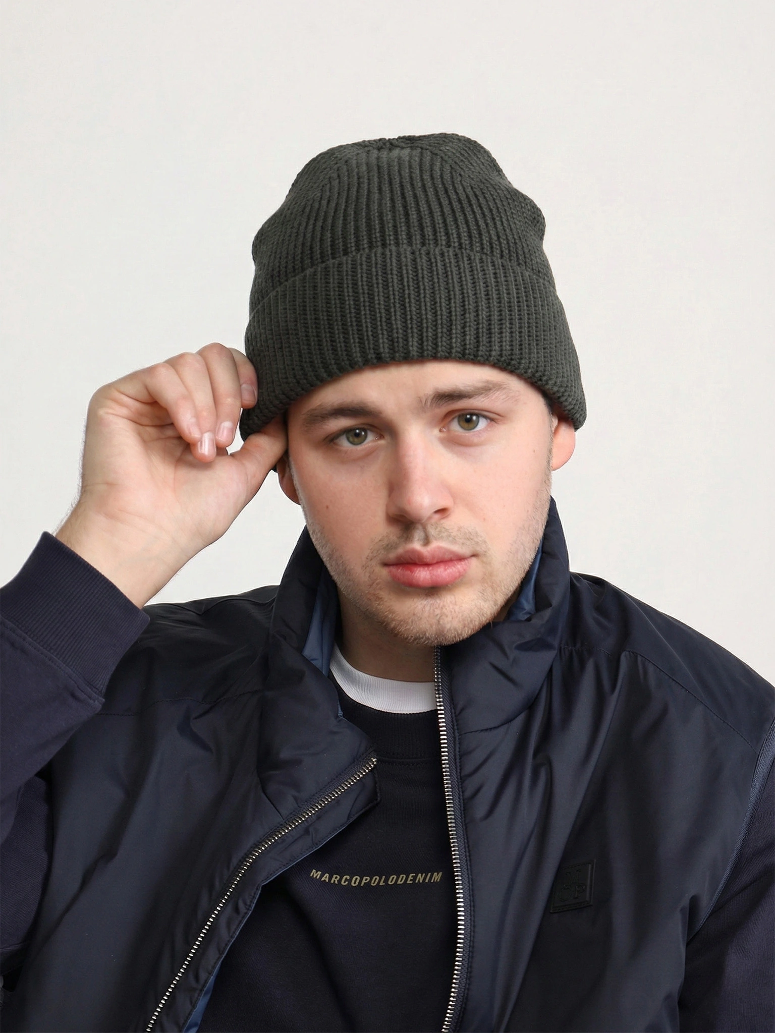 Шапка-бини цвета хаки с отворотом из хлопка